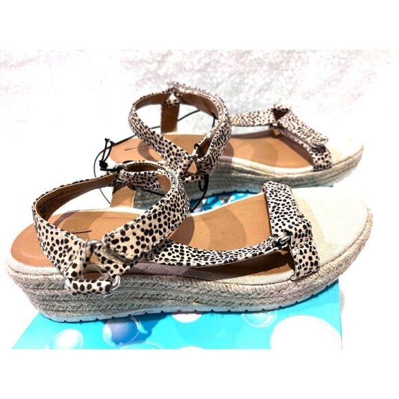 Universal Thread Women's Sandal‎ SIze 7.5 NEW - Picture 1 of 7